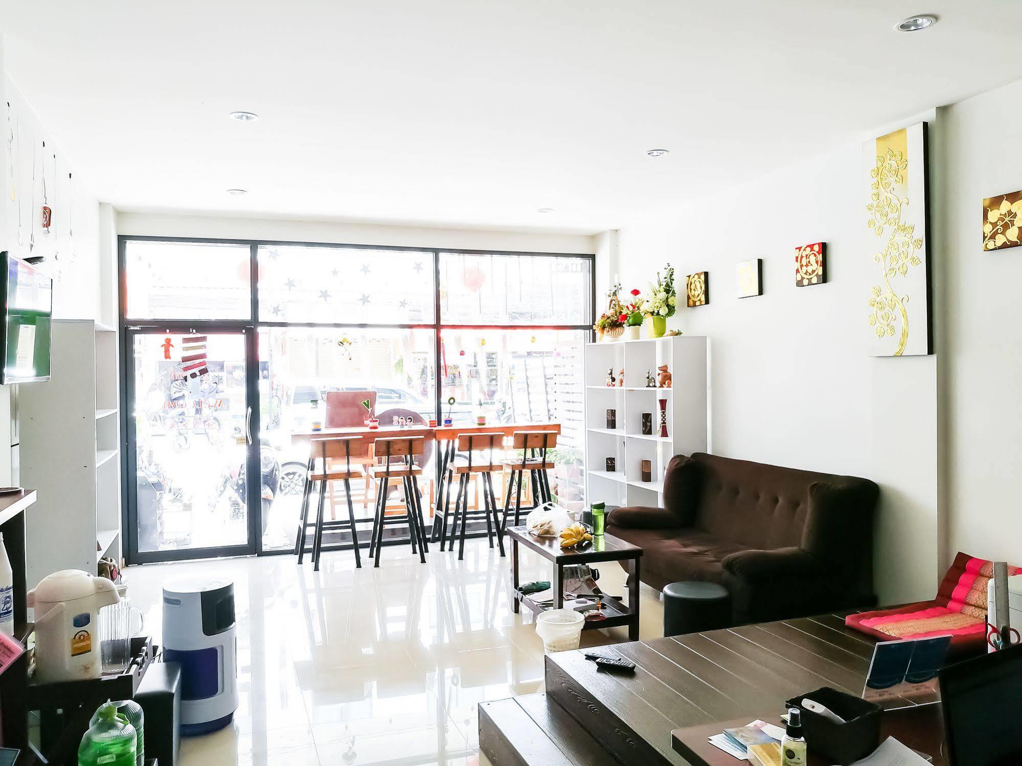 The Sun Hostel Чиангмай Екстериор снимка